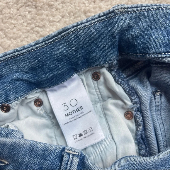 Mother Denim Looker Step Ankle Fray Jeans in Where There's Smoke - Picture 6 of 9